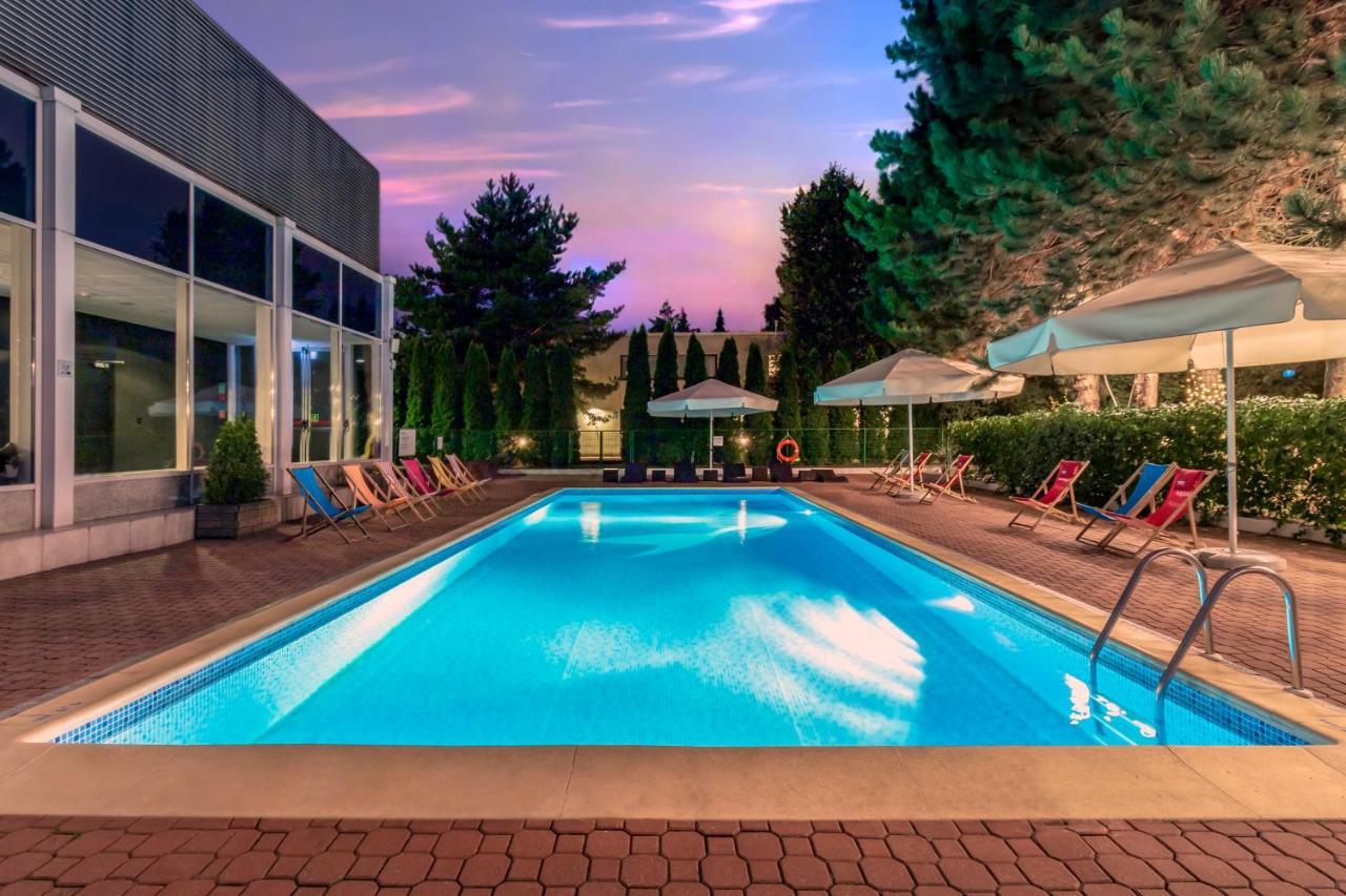 Novotel Airport Hotell 4*